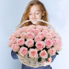 51 рожева троянда у кошику