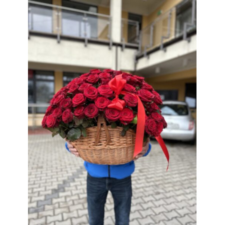 101 червона троянда у кошику